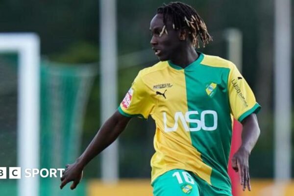 Alamara Djabi playing for CD Mafra against FC Vizela in February 2025