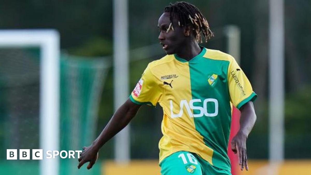 Alamara Djabi playing for CD Mafra against FC Vizela in February 2025