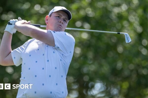 Bob MacIntyre playing a shot at The Masters