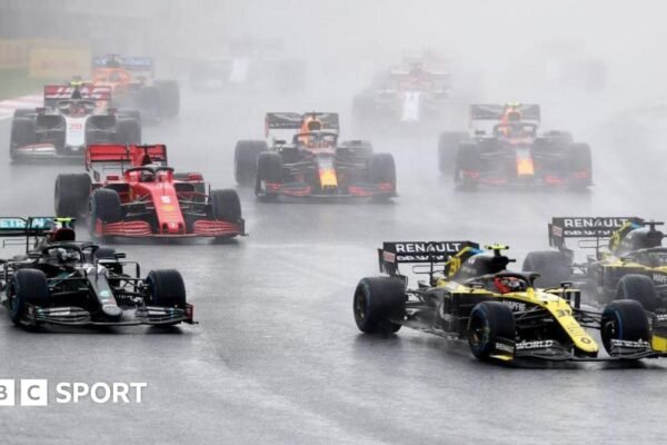 An image of the race start at the Turkish Grand Prix in 2020