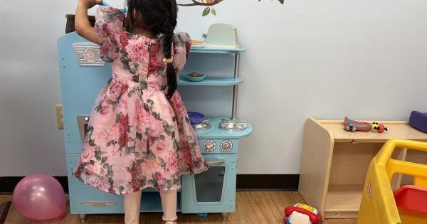 After refugee aid cuts, faith groups help Afghan women connect through sewing
