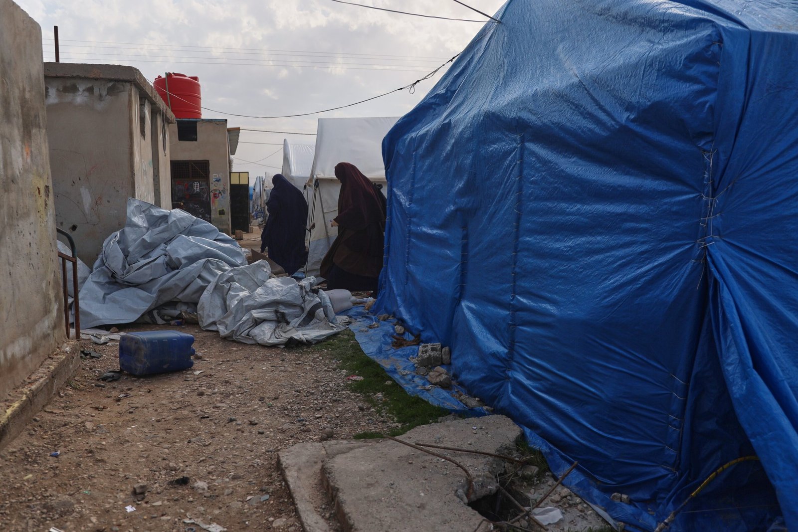 Australian woman held in custody on charges of traveling to Syria to join Islamic State group