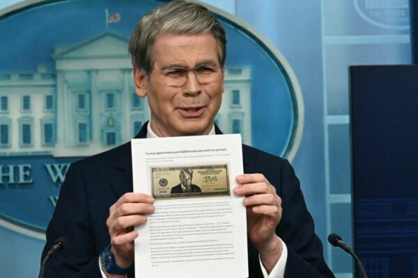 Treasury Department prepares 0 bill with Trump's face on it