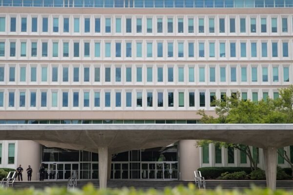 C.I.A. Officer Found With Gold Bars Said to Have Created Fake Spy Program