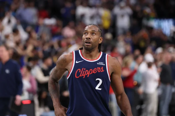 Kawhi Leonard reportedly drawing interest from Mavericks, Raptors in trade discussions with Clippers