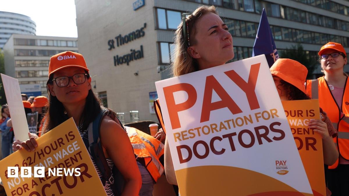 Resident doctors in England accept pay deal and end strikes