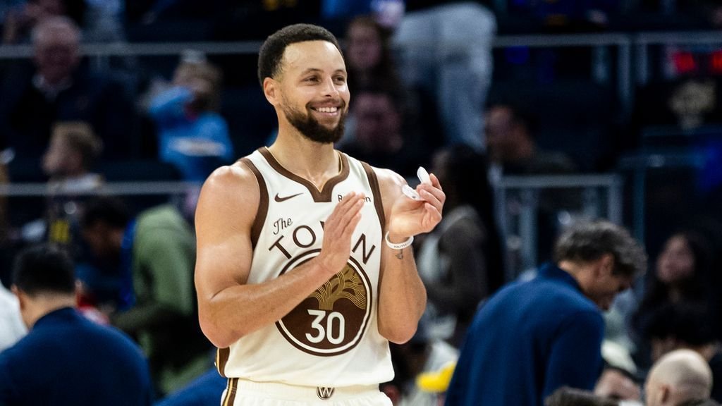Sources: Curry's deal with Li-Ning worth 0M