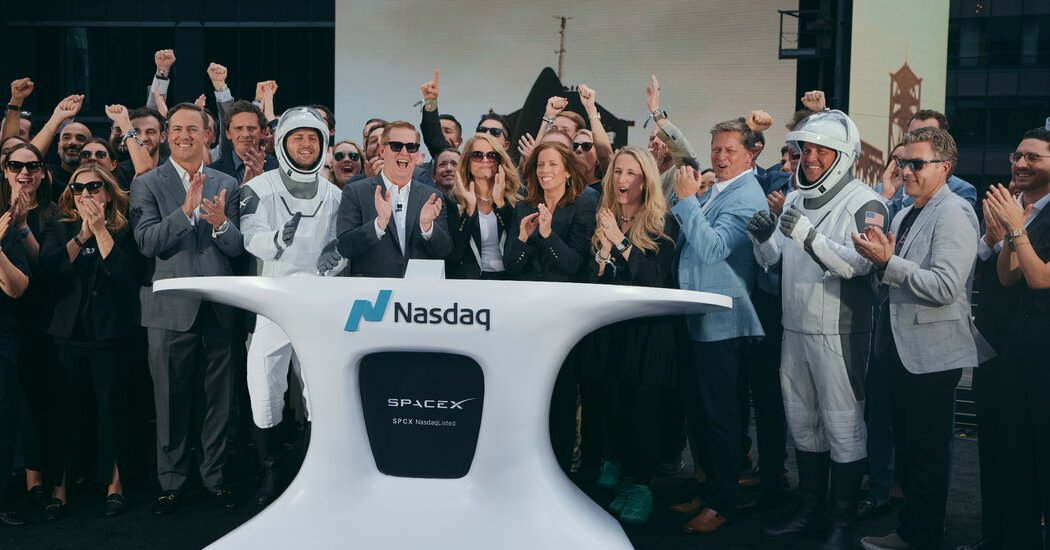 SpaceX’s Stock Surges on First Full Day of Trading