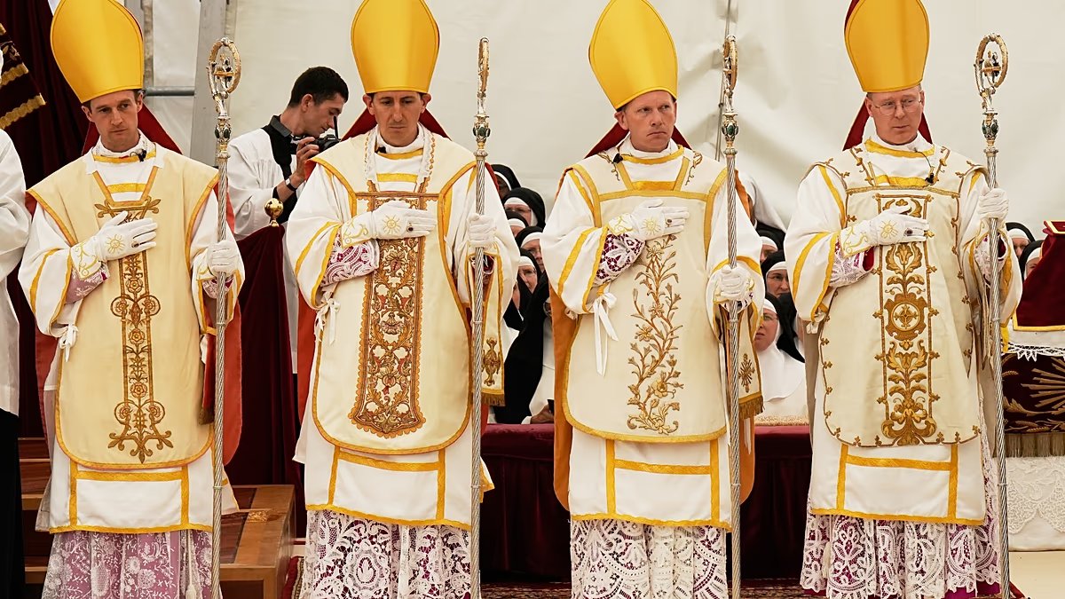 Lefebvrists answer Pope after excommunication as Redemptorist schism looms