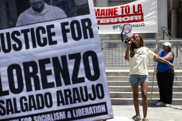 Protest held in Houston over ICE killing of Lorenzo Salgado Araujo