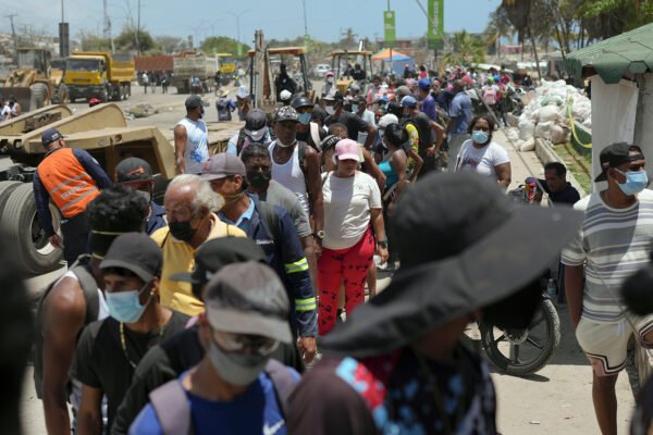 Reeling from Venezuela’s earthquakes, churches rush to inspect buildings, distribute supplies