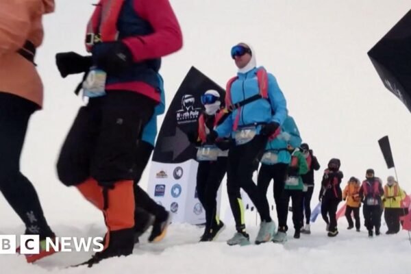 Runners take on 'world's coolest marathon' on drifting North Pole ice
