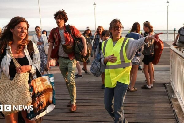 Tens of thousands evacuated from French tourist spot as wildfires spread