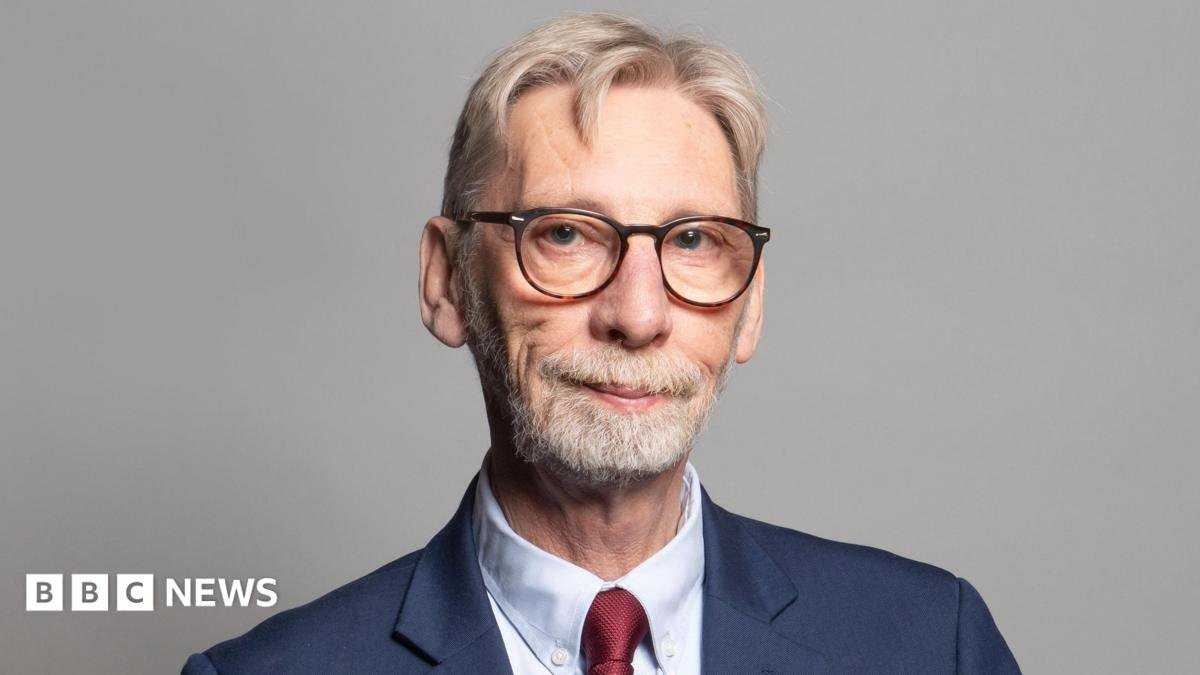 Tributes to veteran MP and minister Sir George Howarth
