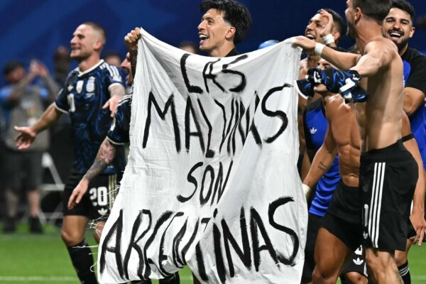 UK urges FIFA to investigate Argentina over World Cup Falklands banner