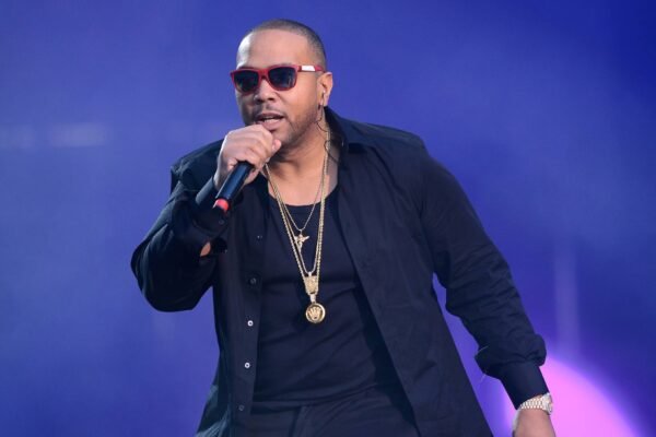 Watch Timbaland perform only the times he says “EH” in Nelly Furtado’s ‘Say It Right’